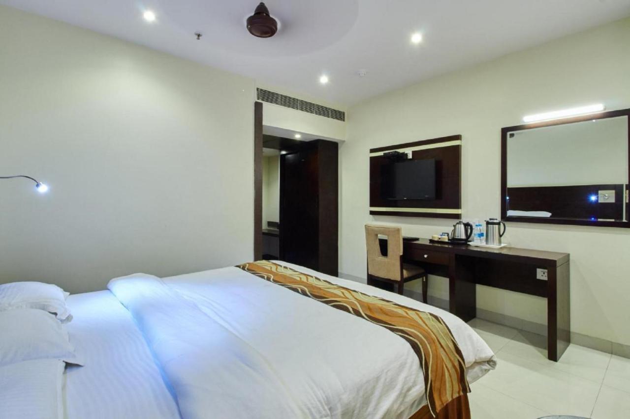 Krishna Residency Hotel Vijayawada Exterior photo